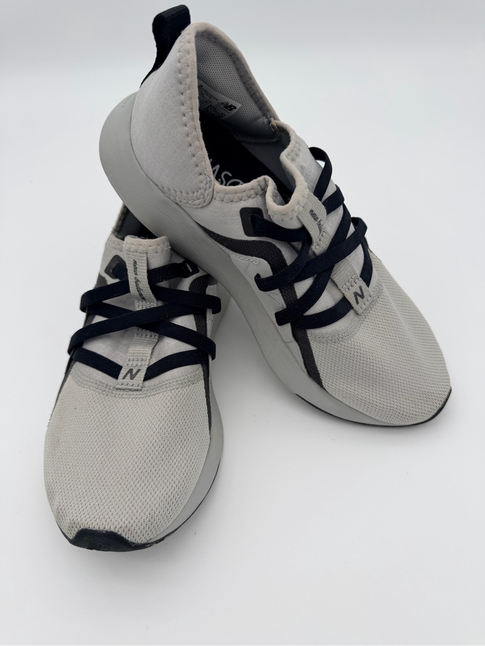 New Balance Dynas Soft Lightweight Grey Knit Sneakers Black Accents Size 8
